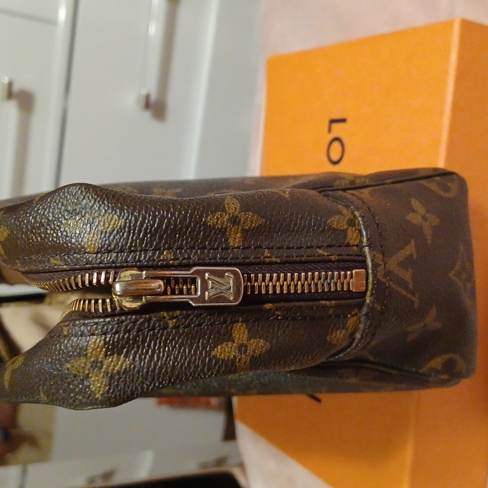 Authentic Louis Vuitton - Picture 3 of 9